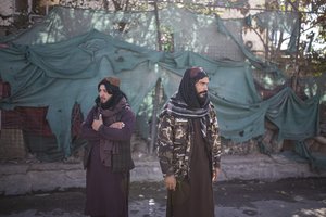 Žiniasklaida: pusšimtis „Islamo valstybės“ smogikų Nangarhare pasidavė Talibano pajėgoms