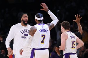 Juodas ruožas pagaliau baigėsi: „Lakers“ nesėkmių seriją nutraukė pergalė prieš „Grizzlies“