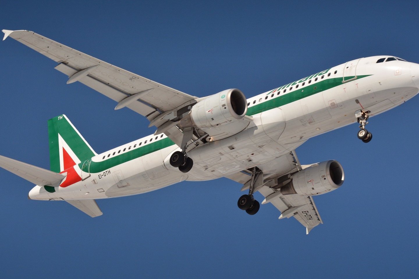  „Alitalia“ skrydžių bendrovei dirbusios palydovės praėjusią savaitę protestavo prieš atleidimus ir algų apkarpymus.<br>pkozmin/pixabay.com nuotr.