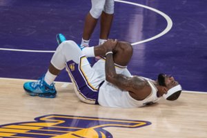 Dvikovoje prieš „Grizzlies“ koją susižeidęs L. Jamesas prakalbo apie savo traumos rimtumą