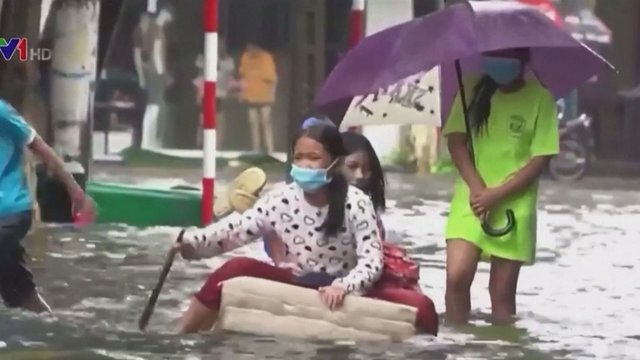 Stiprios liūtys neapleidžia Vietnamo: potvyniai pražudė mažiausiai vieną žmogų, trys dingę be žinios