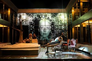 „Miegančių“ premjera: kolektyvinis sapnas, kurį sapnuoti kviečiami ir žiūrovai