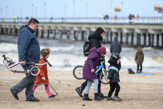 Siūlymai dėl darbo privilegijų tėvams sulaukė kritikos: nepatenkinti ir darbuotojai, ir darbdaviai