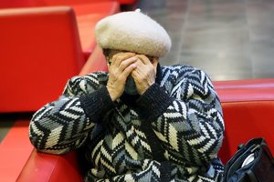 Kraupi drama Kauno inteligentų šeimoje: nevaikštantį vyrą lovoje pasmaugusi 79 metų moteris siunčiama į kalėjimą