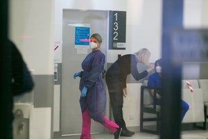 STT įžvelgia tendenciją: vaistų gamintojai, suteikę paramą medikams, viešuosiuose pirkimuose laimi