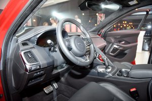 „Jaguar“ pasiekė susitarimą su „Tesla“ – bandys išvengti Europos Sąjungos baudų