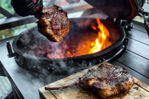 Tik kelios priežiūros taisyklės ir orkaitė ar kepsninė atrodys kaip nauja – ilgai vargti neteks