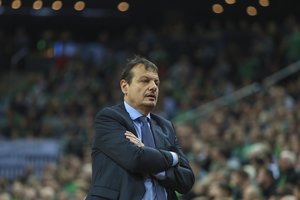 „Anadolu Efes“ stovykloje – dūmų kvapas, bet E. Atamanas siunčia žinią Eurolygos komandoms