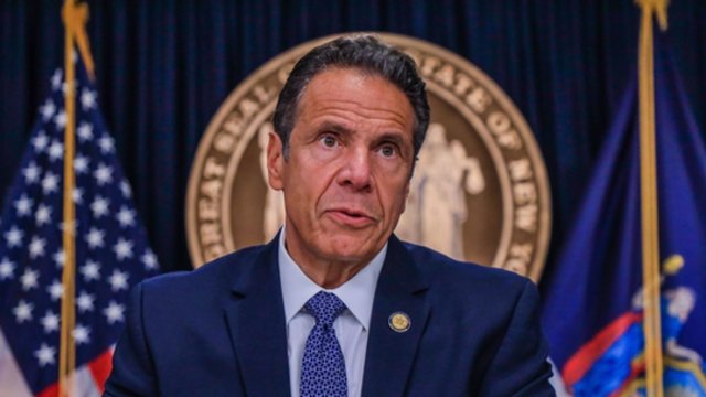 Buvęs Niujorko gubernatorius apkaltintas seksualiniu nusikaltimu: priekabiavo prie 11 moterų