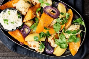 Kepti moliūgai su fetos sūrio padažu: receptas, kuris padės sunaudoti moliūgų likučius