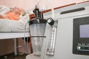 Rusijos negelbsti net dalinis užsidarymas: ligoninės priverstos rinktis, kam skirti deguonį