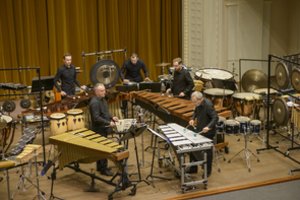 Penktoji „Gaidos“ diena: Filharmonijos sienas sudrebinę „Giunter Percussion“ ir Glebas Pyšniakas