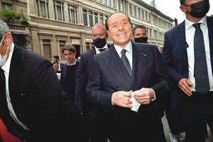 Skandalingo politiko šydas: milijonai už parodymus ir mįslingomis aplinkybėmis mirusi liudytoja