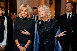 Susitiko pirmosios Prancūzijos ir Jungtinių Valstijų ponios: kuri atrodė geriau?