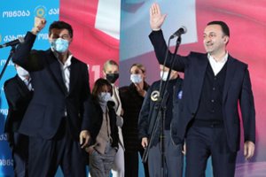 Gruzijos opozicija tvirtina, kad valdančioji partija rinkimus laimėjo sukčiaudama