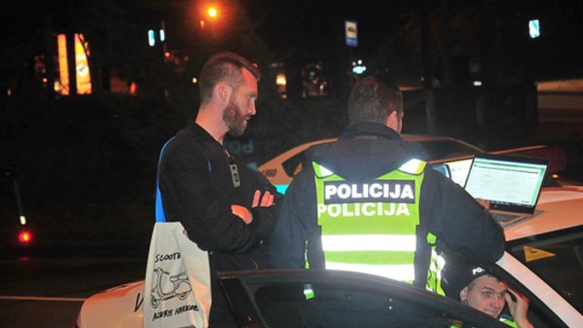 Surengtas Vilniaus kelių policijos reidas: vėl įkliuvo neblaivūs paspirtukininkai