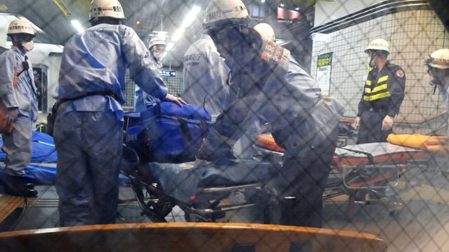 Tokijo traukinyje Helovino kostiumu apsirengęs peiliu ginkluotas vyras sužalojo mažiausiai 10 keleivių