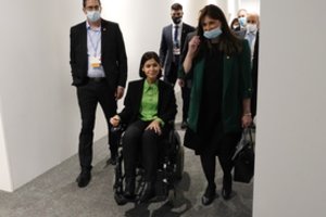 Vežimėliu besinaudojanti Izraelio ministrė nebuvo įleista į COP26 konferenciją