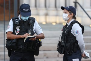 Paryžiaus traukinių stotyje policija pašovė peiliu ginkluotą vyrą