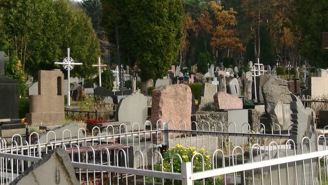 Sparčiai plečiantis kapinėms ir trūkstant laisvų kapaviečių – Aplinkos ministerija ieško sprendimų