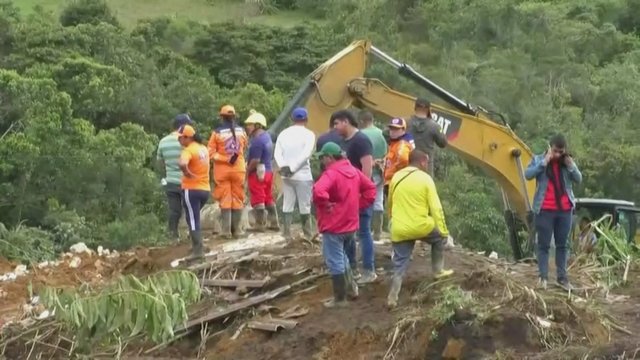 Tragedija Kolumbijoje: purvo nuošliaužos sugriovė kelis namus ir atėmė mažiausiai 12 žmonių gyvybes