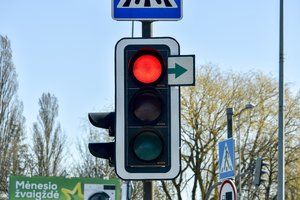 Įdomybės viename šalies miestų: dega žalias šviesoforo signalas, bet vairuotojai važiuoti nedrįsta