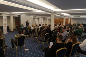 Patirtimi su Lietuvos lengvaatlečių treneriais dalijosi pasaulinio lygio žvaigždes išugdę specialistai – atvyko ir rusės M. Lasickienės treneris