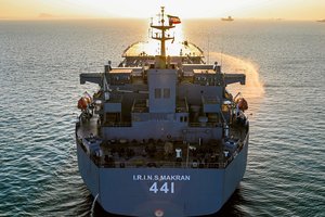 Dar vienas susidūrimas: Iranas skelbia Omano įlankoje sutrukdęs JAV laivynui perimti tanklaivį