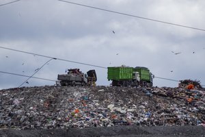 Vyriausybė pritarė planams mažinti į sąvartynus vežamų atliekų kiekį