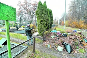 Kapinės blizga, už jų tvoros – sąvartynai: dėl nerūšiuojančiųjų šiukšlių išvežimas papildomai atsieina tūkstančius