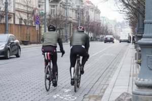 Pusę metų stebėjo dviratininkų ir paspirtukininkų elgesį Lietuvos keliuose: štai ką pavyko užfiksuoti