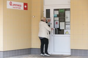 Advokatams, notarams ir antstoliams nebereikės privalomai tikrintis sveikatos