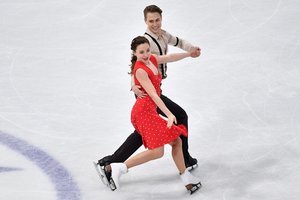 Lietuvos šokėjų ant ledo pora kraunasi lagaminus į Sočį
