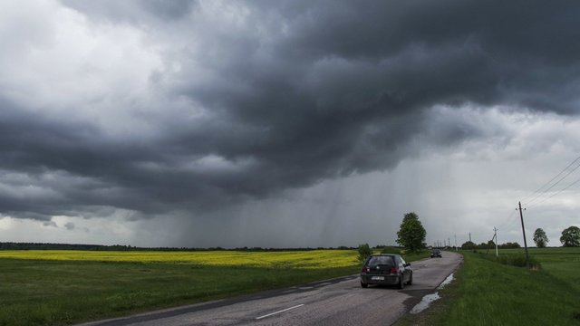 Savaitės pabaiga nusimato darganota: dangų užklos pilki debesys