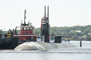 Griežtas sprendimas: JAV laivynas atleido į povandeninį kalną įsirėžusio atomlaivio vadus
