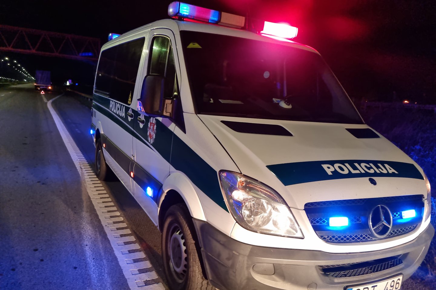 Kaune vaikinas iš pistoleto paleido kelis šūvius į šalimais buvusį vyrą. Įtariamasis ieškomas.