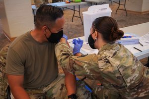 Tūkstančiai skiepytis atsisakančių JAV žvalgybos pareigūnų gali netekti darbo