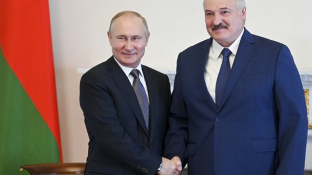 Rusijos ir Baltarusijos santykiai ypač šilti: V. Putinas pareiškė ginsiąs brolišką baltarusių tautą