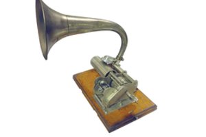 Iš pirmųjų garso įrašų istorijos: „Apgavike! Nemanyk, kad leisimės pilvakalbiui mus suklaidinti!“