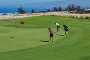 Gilė Bitė Starkutė vedė Arizonos universitetą į priekį golfo turnyre ant ugnikalnio šlaito Havajuose