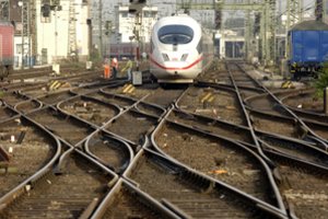 Vokietijoje traukinyje trys žmonės sužeisti peiliu ginkluoto užpuoliko