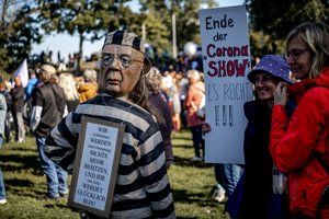 COVID-19 neigėjai tampa vis radikalesni, teigia Vokietijos žvalgybos vadovas