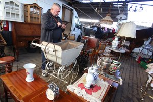 Kauno turgavietėse – liūdesys ir skurdas: užsidirbti prekeiviai bando parduodami įvairiausius daiktus