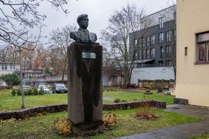 Dėl P. Cvirkos biusto audros kyla ir Kaune: po ilgų svarstymų – netikėtas sprendimas