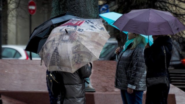 Vėsūs orai niekur nesitrauks: įkyriai lis, pūs atšiaurus vėjas