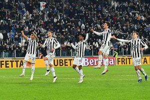 „Juventus“ vargai Italijoje – pergalę išplėšė tik per pridėtą laiką