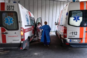 Mirtys nuo COVID-19 toliau kelią didelį nerimą: naujų užsikrėtimų – 1411, iš 17 užgesusių gyvybių – 13 nepasiskiepijusių