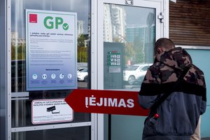 Vyriausioji šalies epidemiologė įspėja ir dėl karantino galimybės: svarsto atsisakyti testavimo, galimybių pasą taikyti nuo 12 metų