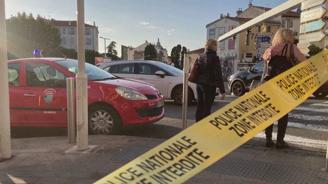Pietų Prancūzijoje peiliu pasikėsinta į policininką: užpuolikas teigė, kad veikia „pranašo vardu“