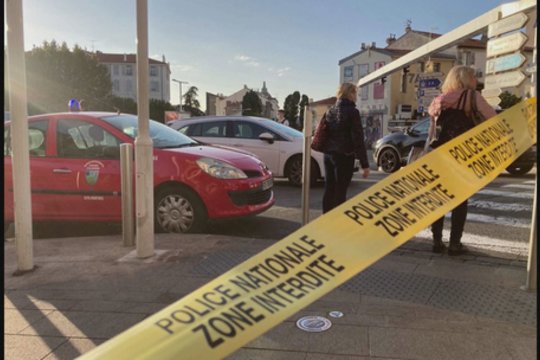 Pietų Prancūzijoje peiliu pasikėsinta į policininką: užpuolikas teigė, kad veikia „pranašo vardu“